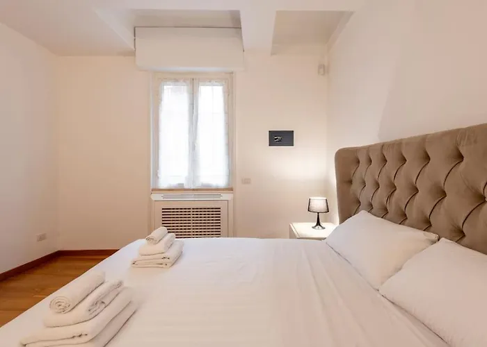 2 - Exclusive 2bedroom & 2bathroom Apartment