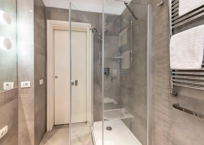2 - Exclusive 2bedroom & 2bathroom
