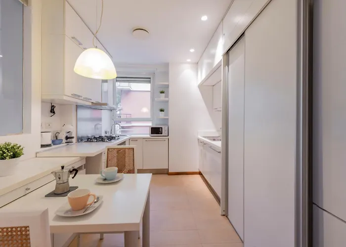 2 - Exclusive 2bedroom & 2bathroom Apartment