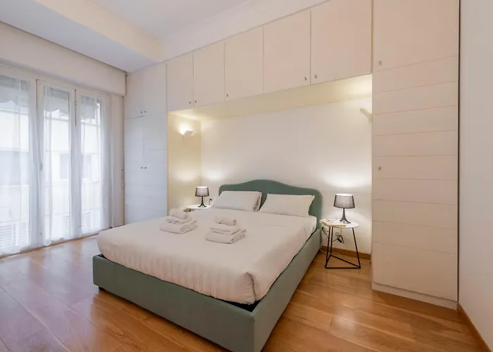 2 - Exclusive 2bedroom & 2bathroom Apartment *