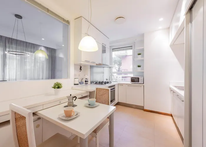 2 - Exclusive 2bedroom & 2bathroom Apartment